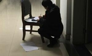 期末“加班季”：醫(yī)院走廊、飛行途中……都有老師們閱卷身影