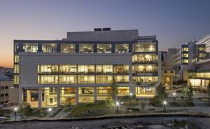 杜克教授禁止學(xué)生說中文后續(xù)，學(xué)生請?jiān)笗粲跣７秸{(diào)查兩教授