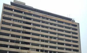 安徽理工大學校友爆破拆除母校教學樓：為拿下工程壓低報價