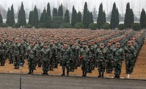 南京市领导走访慰问驻宁部队，刘粤军何平与张敬华蓝绍敏座谈