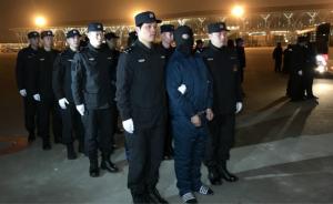 首起跨國(guó)制售假煙案嫌疑人被押解回滬