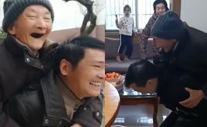 徐爺爺家的團圓飯：兒孫接力背其上5樓