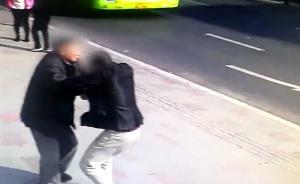 假意幫忙存錢，自貢一男子搶走78歲老人4000元被刑拘