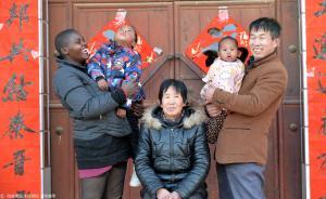 非洲姑娘在河南丈夫家如何過春節(jié)？包餃子貼春聯(lián)直言很快樂