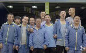 洗車行的喜憨兒 | 湃客年度視覺大賽