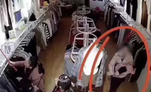 廣西一女嬰服裝店內(nèi)被抱走，家長(zhǎng)報(bào)案
