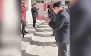 春节返乡丨70名晚辈给老人磕头拜年