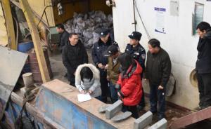 采砂船长江吸到金属砖，鉴定为清代文物