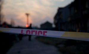 河北定州一客运中巴先撞摊位再撞两车，致5死3伤