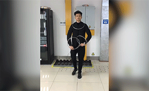 尋回工具箱，魔術(shù)師當(dāng)場(chǎng)表演致謝好心人