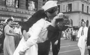 二戰(zhàn)經(jīng)典照片“勝利之吻”男主角去世，終年95歲