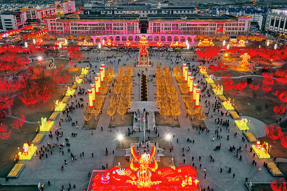 天津VCG1111922255452019年2月17日，天津，一年一度的楊柳青元宵燈會將在正月十四至十六如期舉行，現(xiàn)在燈光布展已經(jīng)全面完成，調(diào)試籌備中。