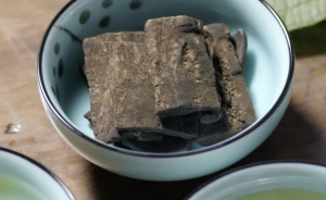 本草間的“情投意合”：杜仲配牛膝，腰腳更有力