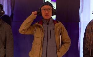 戴上特制的耳機(jī)，聆聽城市里的電磁波