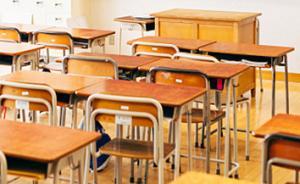 一村小學(xué)生被通知去4公里外借讀，村委：新校舍建成后搬回