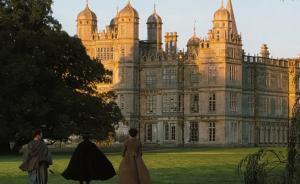 《傲慢與偏見》的達(dá)西多有錢？數(shù)數(shù)窗戶就知道了