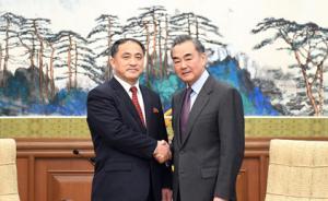 王毅分別會(huì)見埃蒂安、李吉成、謝淑麗