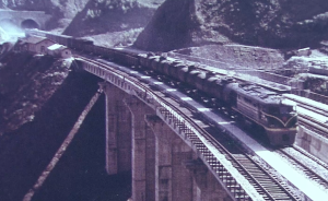 18萬鐵道兵決戰(zhàn)成昆鐵路，在懸崖峭壁上鋪鐵軌