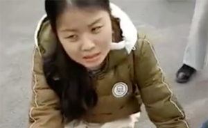 河南女大學(xué)生求職返程途中救摔倒老人，獲求職醫(yī)院免試錄取