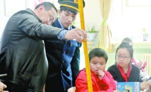 北京將抽查中小學教學環境，項目包括教室采光、課桌椅高度等