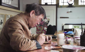 皮影“守艺人”汪天稳：推皮走刀，雕刻生活