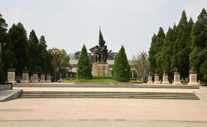 全國人大代表?xiàng)钫鹕航ㄗh在革命英烈安寢場所部署禮兵值崗