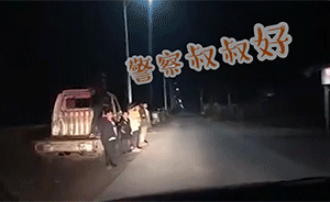 留守兒童“列隊”向夜巡民警敬禮