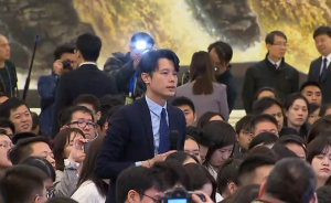 李克強(qiáng)答兩岸關(guān)系：更多政策惠及臺(tái)灣同胞