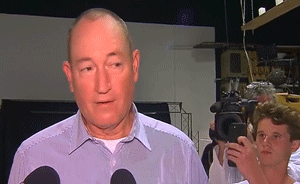 17歲男孩"投蛋"澳議員，抗議種族言論