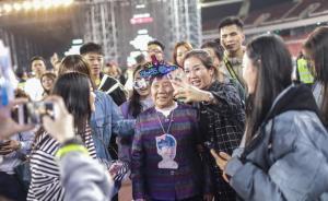 上至79歲老奶奶，下到8歲小歌迷都來(lái)聽(tīng)張杰演唱會(huì)