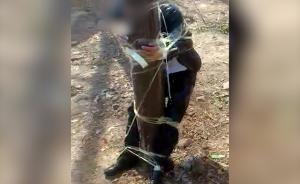 闹婚者绑新郎喷雪碧抹鞋油：他不生气