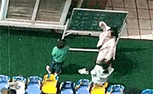 湖北一幼兒園教師用教鞭抽打幼童，官方3小時(shí)火速回應(yīng)：開除