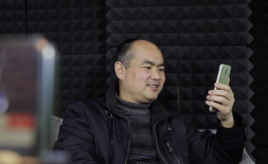 湖南小縣城農(nóng)業(yè)局長直播幫鄉(xiāng)親賣農(nóng)貨，收獲百萬粉絲