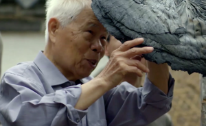 荷葉煅碳，老人與本草相守一輩子