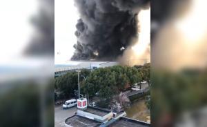 上海一企業(yè)爆炸引起火災蔓延至另一企業(yè)，一人大面積燒傷