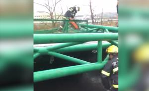 强风突袭马鞍山，吹倒广告牌砸扁多辆轿车