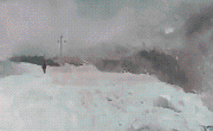 四川甘孜州得榮縣發(fā)生山體滑坡，定曲河形成高約10米堰塞體