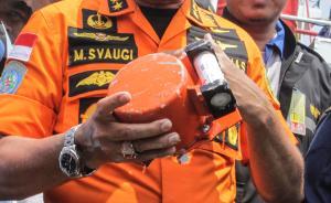 黑匣子還原獅航墜機(jī)最后時(shí)刻：下墜9分鐘，機(jī)長(zhǎng)急翻操作手冊(cè)