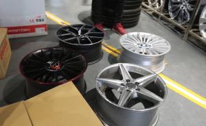 三無輪轂貼“奔馳寶馬”標(biāo)，商家停業(yè)