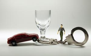 明知朋友喝多仍借車給他開，車主涉危險駕駛共同犯罪被刑拘