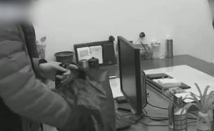 “黑社會(huì)”敲竹杠，廉價(jià)茶高價(jià)強(qiáng)賣