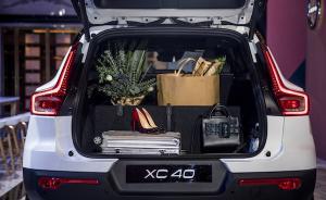 这款车手套箱和后备厢的四个挂钩，掀起汽车内的空间巧思革命