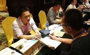 高校輔導(dǎo)員被稱“名片哥”：為助學(xué)生就業(yè)收集三千張企業(yè)名片