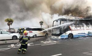 乘客攜帶的香火未燃盡，大巴車廂被燒穿