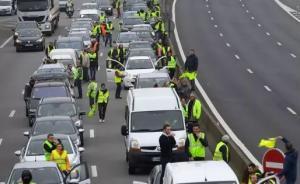 法國“黃背心”抗議繼續(xù)，馬克龍政府近期或?qū)⒄{(diào)整稅收政策