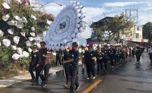 解放军原六十二军后代前往西昌殡仪馆悼念凉山火灾牺牲英雄