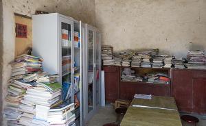 河南小姐妹撿廢品撿出一個(gè)“圖書館”：愛讀書，家里是貧困戶