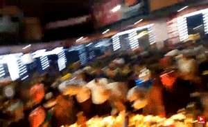 以為有槍擊，美國(guó)歌手悼念活動(dòng)發(fā)生踩踏