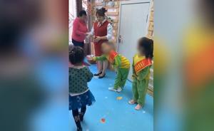 礼仪女童“海底捞式”迎宾上热搜，幼儿园：她是礼仪小明星