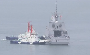 参加海军成立70周年多国海军活动的首艘外国舰艇抵达青岛